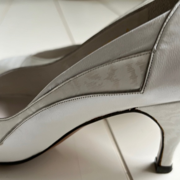 Vintage Gina London Pumps White with pearl effects, equivalent to 6 U.S - Picture 4 of 9